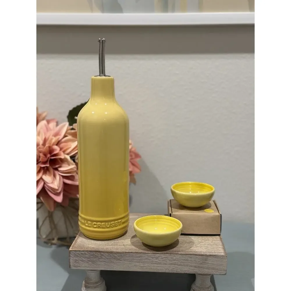 Le Creuset Signature Oil Cruet 600ml / 20oz ~ Camomille & 2 Soleil Pinch Bowls